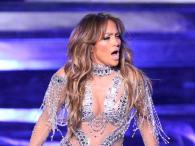 Jennifer Lopez i jej krągłe ciało na scenie